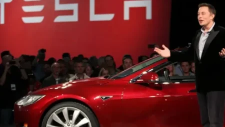 Elon Musk: Tesla araçları bu yıl fabrikadan kendi kendine evinize gelecek